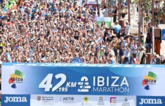 Thousands of runners at the start of the Ibiza marathon