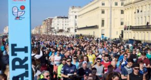 Thousands of runners on a start line