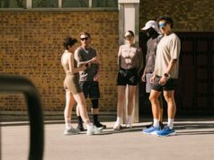 5 runners stand in a huddle