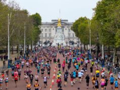 Runners inn a race on the mall in front of Buckingham Palace