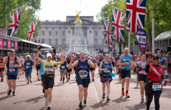 Runners on the mall in front of Buckingham Palace