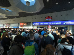 Last tickets available for National Running Show Runners queue to enter an exhibition hall