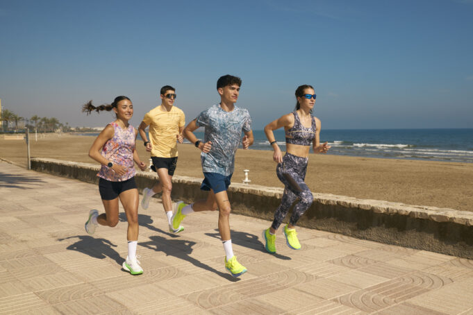 JOMA RUNNING SS260782 Two men and two women n colourful kit run by the sea