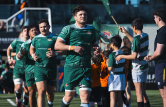 Ealing Trailfinders Rugby sponsor Ealing Mini Mile Male rugby players in green run out onto a pitch