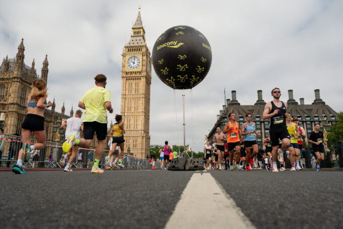 DSC01724 Runners running towards and away from Big Ben/Elizabeth Tower