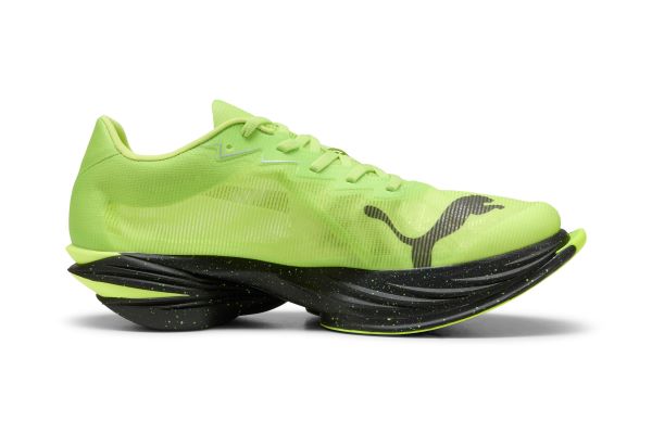 PUMA Green and black running shoe